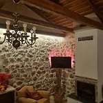 Stone House - πέτρινο Σαλέ