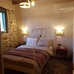 Stone House - πέτρινο Σαλέ Aliartos
