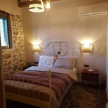 Stone House - πέτρινο Шале Aliartos