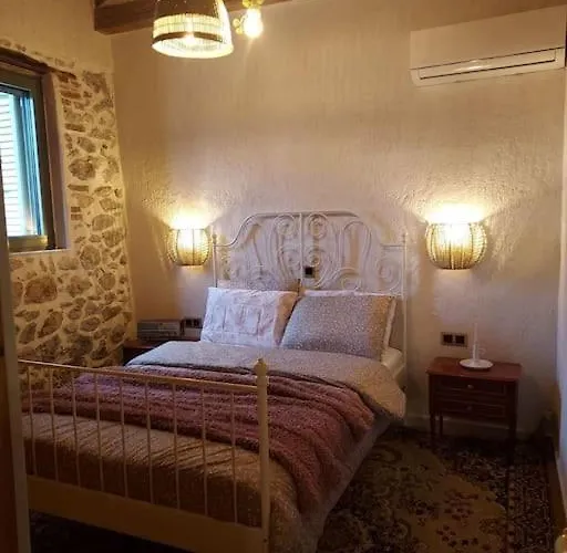 Stone House - πέτρινο Chalet Aliartos